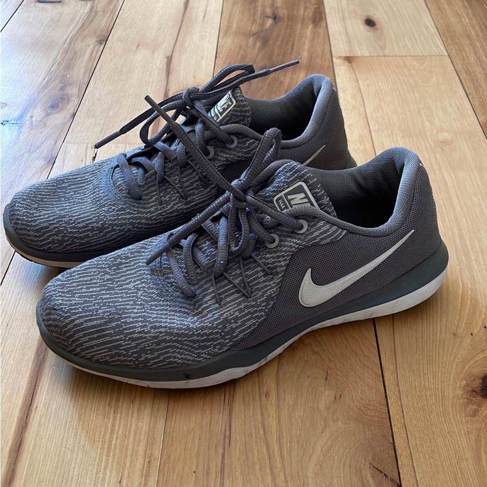 Nike Tennis Shoes size 7
